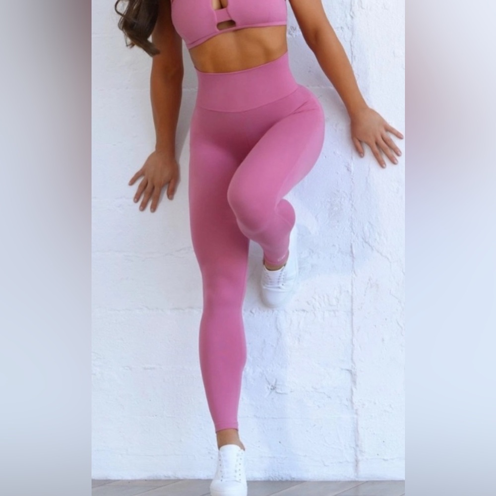 Bombshell Sportswear Sexy Back Leggings